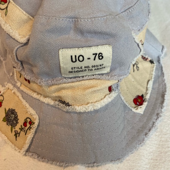 Urban Outfitters super cute bucket hat! - Picture 2 of 4